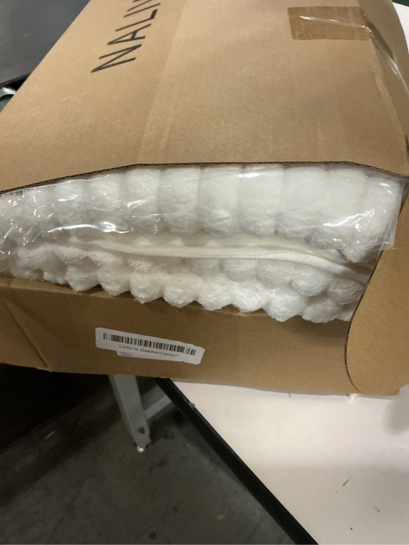 Condition photo showing Good Condition for extra large bath towel set of 6 (40"x80"),oversized bath sheet super soft highly absorbent microfibers quick dry luxury shower towel for bathroom spa gym hotel yoga(white, 6piece) white 6piece towel set