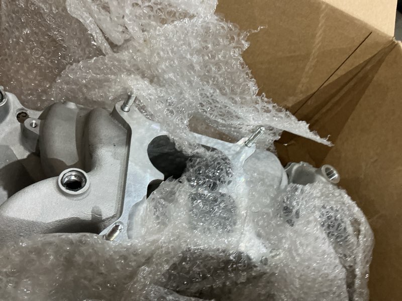 Condition photo showing New/Like New for aluminum dual plane air gap intake manifold replacement for sbc chevy 350 small block 22026 82026 52026