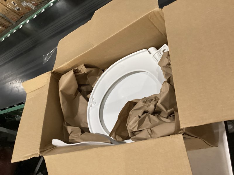 Condition photo showing Good Condition for sterling 38715-0 sentra™ quiet-close™ round-front toilet seat, white round quiet close