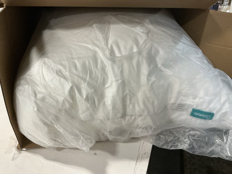 Condition photo showing Good Condition for Oubonun 26 x 26 Pillow Inserts - Set of 2 - 100% Cotton Cover - 26 Inch Square - Decorative Pillow Inserts - White 26x26 Inch (Pack of 2)