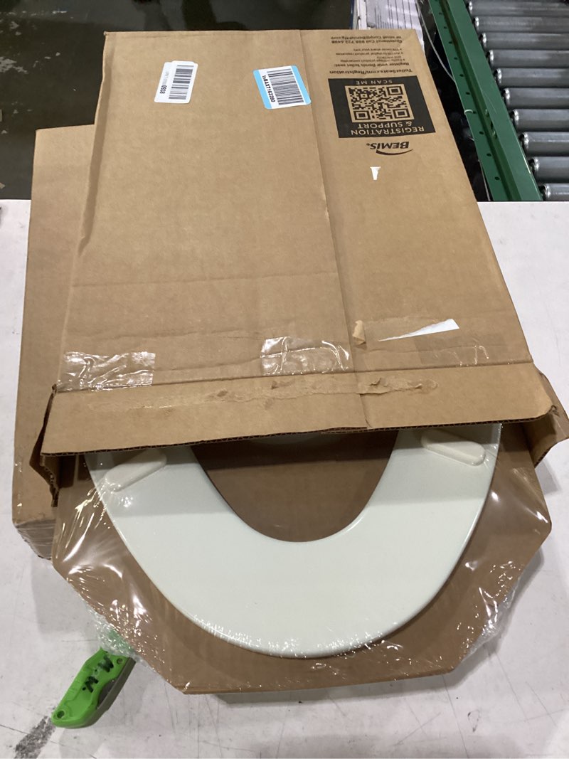 Condition photo showing New/Like New for bemis 1500ec 390 lift-off wood elongated toilet seat, cotton white (pack of 1)