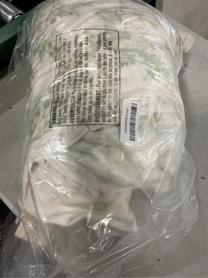 Condition photo showing Good Condition for laura ashley - plush throw blanket, 50x70, soft and warm with a lightweight feel, botanical leaf design, annalise green 50" x 70" annalise green
