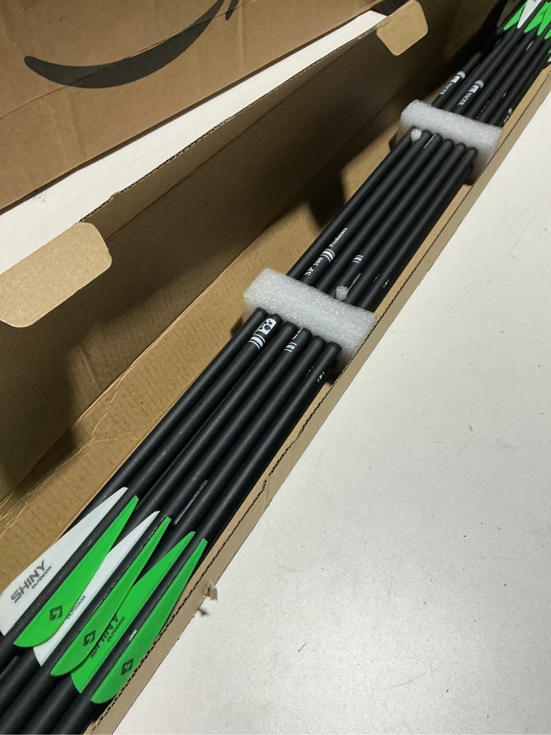 Condition photo showing Good Condition for 30inch carbon arrow practice hunting arrows with removable tips for compound & recurve bow(pack of 12) green white