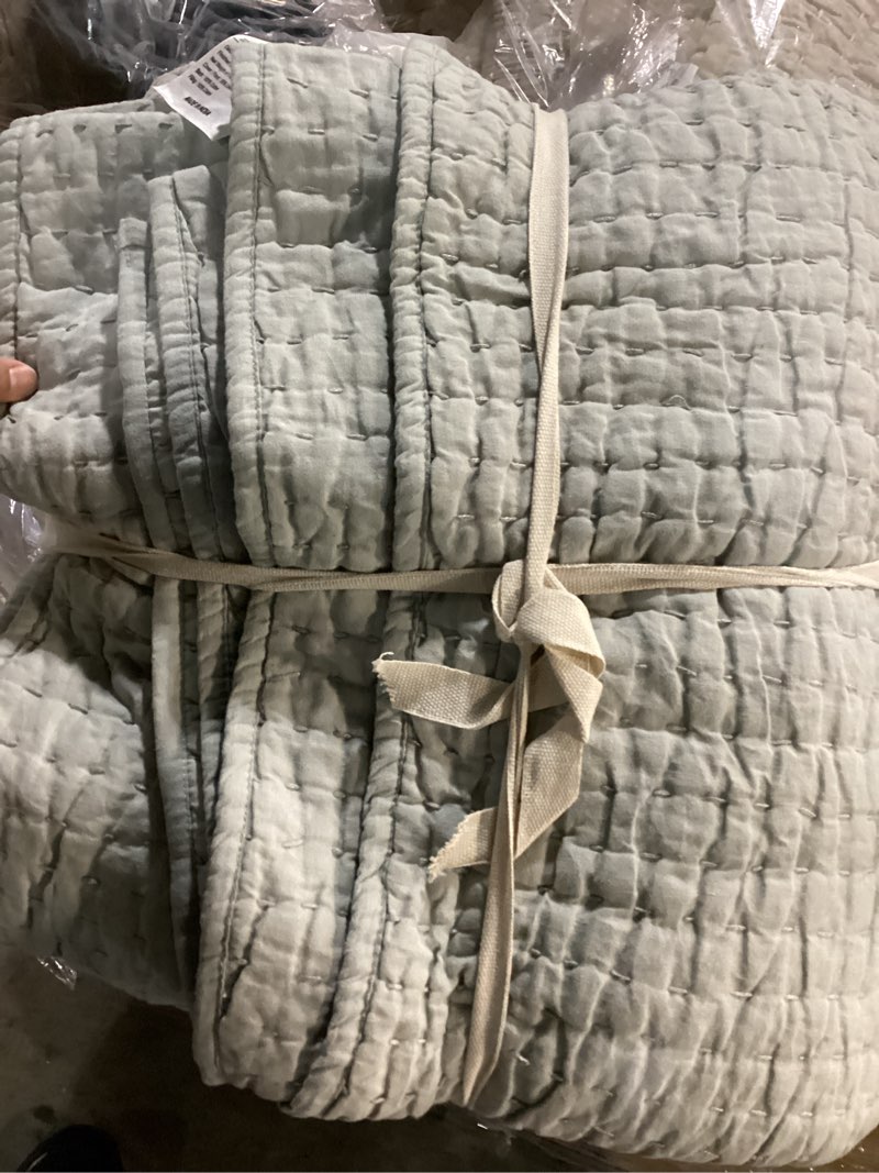 Condition photo showing Good Condition for european linen cotton stitch quilt willowleaf full/queen 