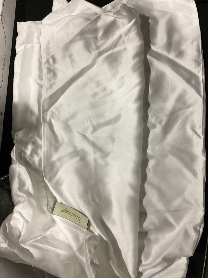 Condition photo showing Good Condition for curved pillowcase for side sleeper pillow, 1 pack bamboo-derived rayon cooling crescent pillow cover with zipper, replacement case for curved/moon pillow, white, queen size 20" × 30" white queen(1 pack)-20"×30"