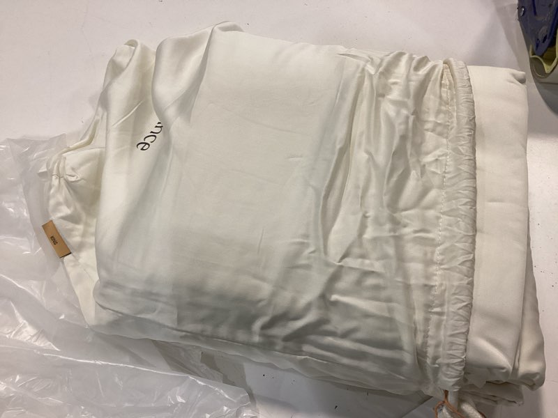 Condition photo showing New/Like New for bamboo sheet set, ivory, king