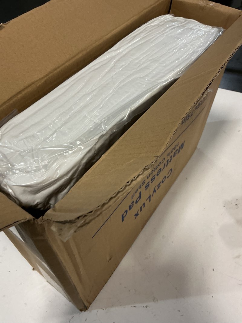 Condition photo showing New/Like New for CozyLux Queen Mattress Pad - Cotton Cooling Queen Mattress Topper up 8-21" Deep Pocket Quilted Fitted Mattress Cover, Breathable & Soft Mattress Protector, 450GSM Thick Pillow Top (60"x80", White) White Queen