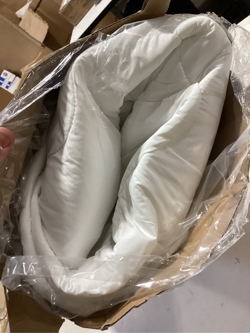 Condition photo showing Good Condition for elegear queen cooling mattress pad for hot sleepers, waterproof & cool-to-touch mattress topper with arc-chill 3.0, trisupport 3d grid, soft fluffy feel, machine washable, deep pocket up to 18" pearl queen