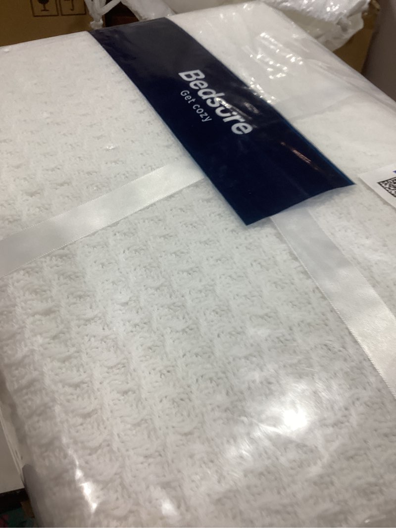 Condition photo showing Good Condition for bedsure gentlesoft 100% cotton blanket queen size for bed - breathable and soft for spring summer, thick cozy waffle weave blanket gifts for women, white, 90x90 inches 01 - white queen (90" x 90")