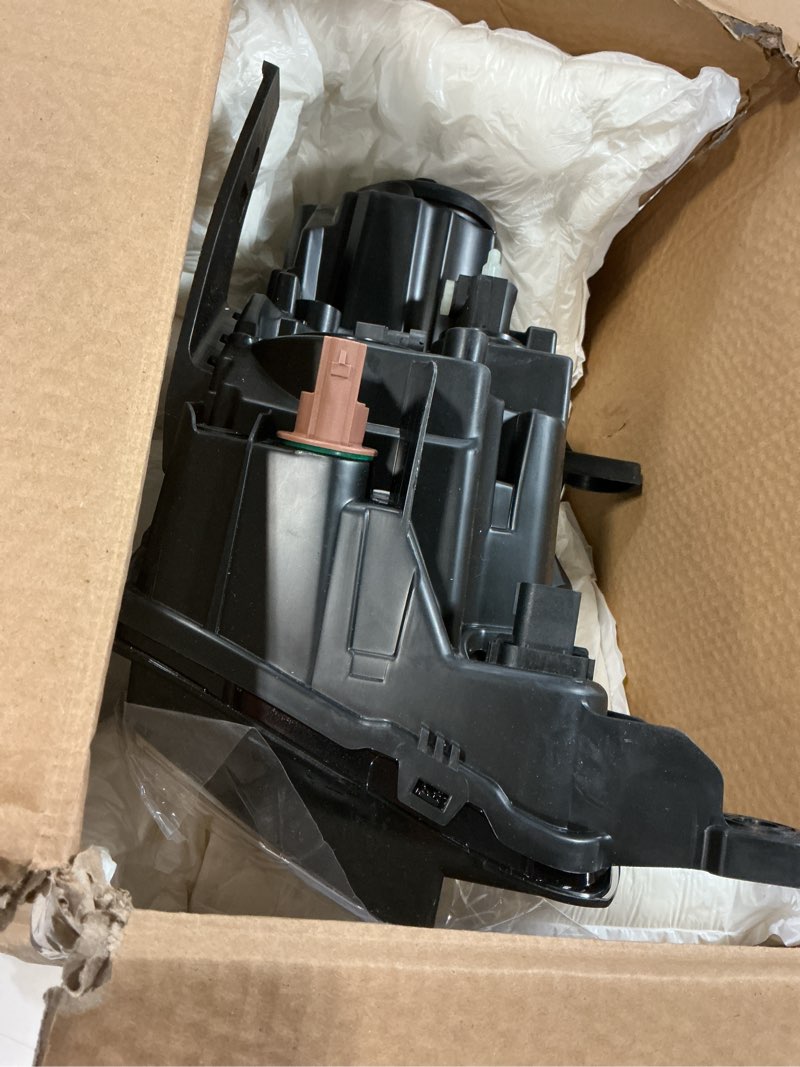 Condition photo showing Good Condition for huray right headlight assembly for jeep grand cherokee 2017-2021 halogen headlamp chrome housing oe style replacement for 68266647ad passenger side chrome housing rh(passenger side)
