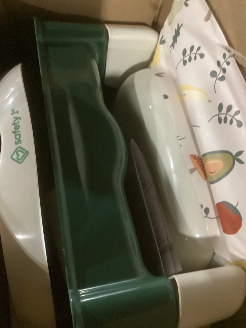 Condition photo showing Good Condition for deluxe 5-in-1 sit, snack & go convertible booster seat