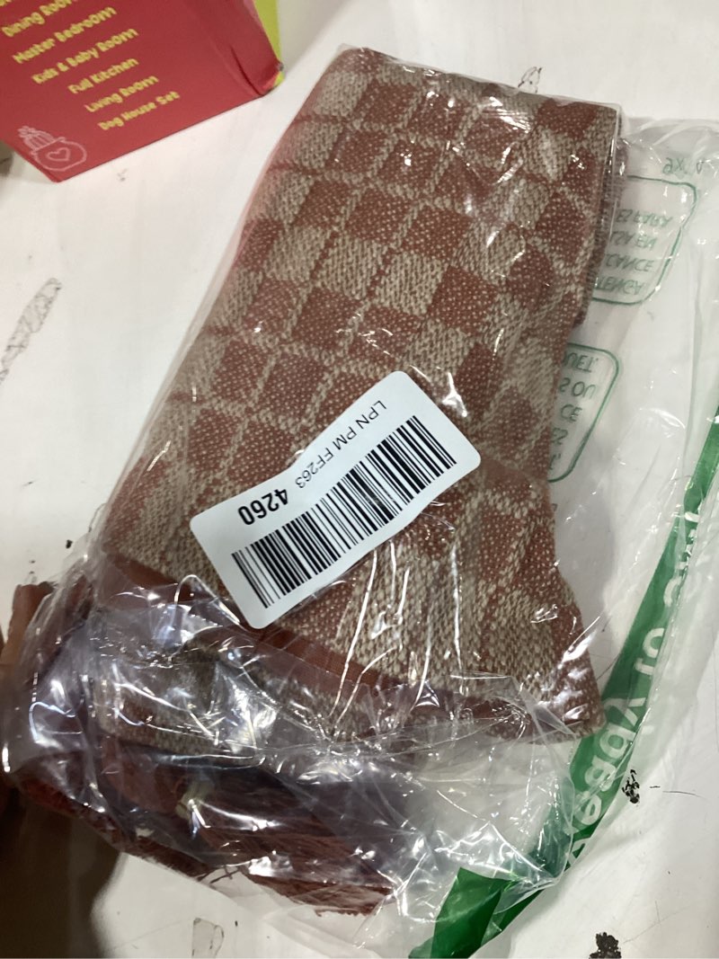 Condition photo showing New/Like New for loloi chris loves julia ellery collection pcj0017 clay 18'' x 18'' cover only pillow