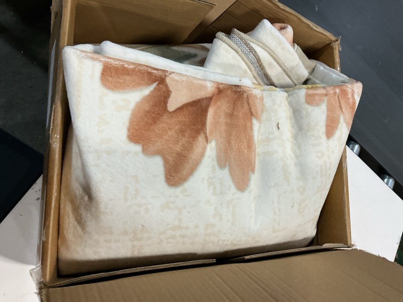 Condition photo showing Good Condition for jinchan 8ft Round Floral Area Rug for Living Room - Washable Soft Non-Slip Flower Rug Circle 8' Round Accent Rug for Dining Room Bedroom Home Office Coral Pink on Beige 8' (Round) Floral Coral Pink