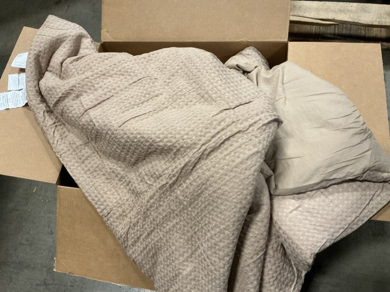 Condition photo showing Good Condition for  bedsure waffle comforter set queen, beige soft bedding, waffle weave bed set, 3 pieces, 1 comforter (90"x90") and 2 pillow shams, cotton shell and polyester lining for all seasons