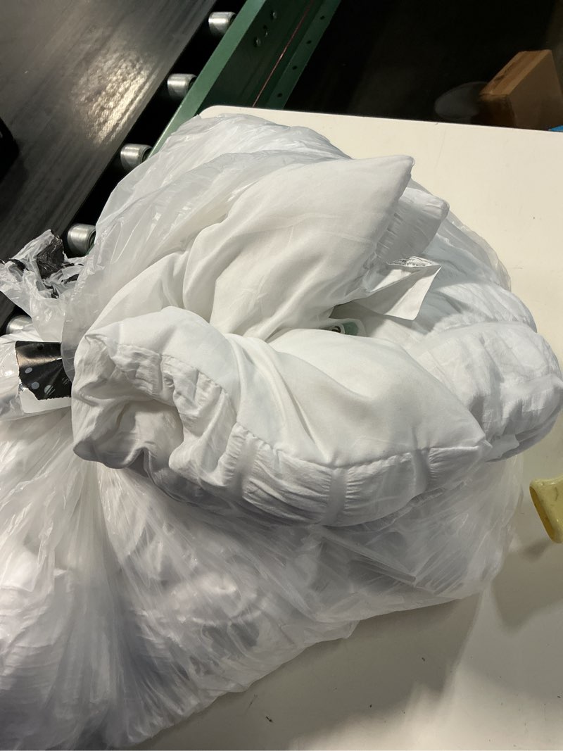 Condition photo showing As Is for quataly white comforter twin,seersucker lightweight bed set for all season,1 elegant comforter (68"x90") and 1 soft pillowcase (20"x30") 01white twin (68''*90'')