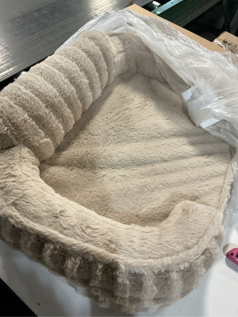 Condition photo showing Good Condition for LE SURE Cute Dog Bed for Small Dogs, Orthopedic Waterproof Small Pet Beds with Sides, High Back Non-Slip Bottom and Egg-Crate Foam Puppy Couch Sofa with Washable Removable Cover, Hazel 24.0"L x 18.0"W x 6.0"Th Hazel