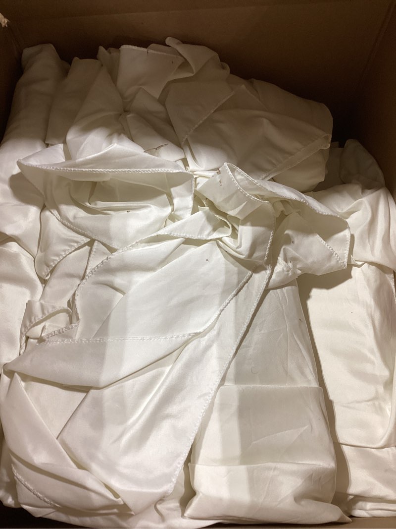 Condition photo showing Good Condition for Showgeous 12 Pack Ivory Round Tablecloth - 120 Inch Polyester Table Cloth - Washable Decorative Fabric Table Covers for Wedding Party Banquet Ivory 12 Pack - 120 Inch Round