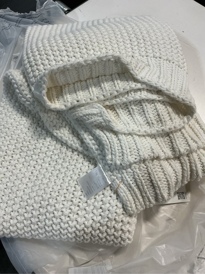 Condition photo showing New/Like New for nwt quince cotton fisherman throw 50 x 60 ivory blanket