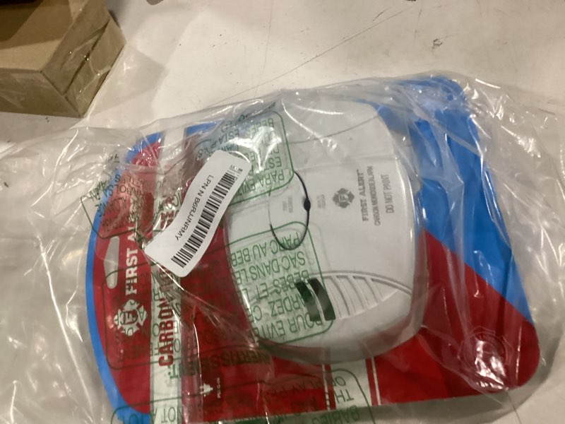 Condition photo showing New/Like New for first alert carbon monoxide detector, plug-in alarm with battery backup, co606, white, 1-pack 1-pack alarm