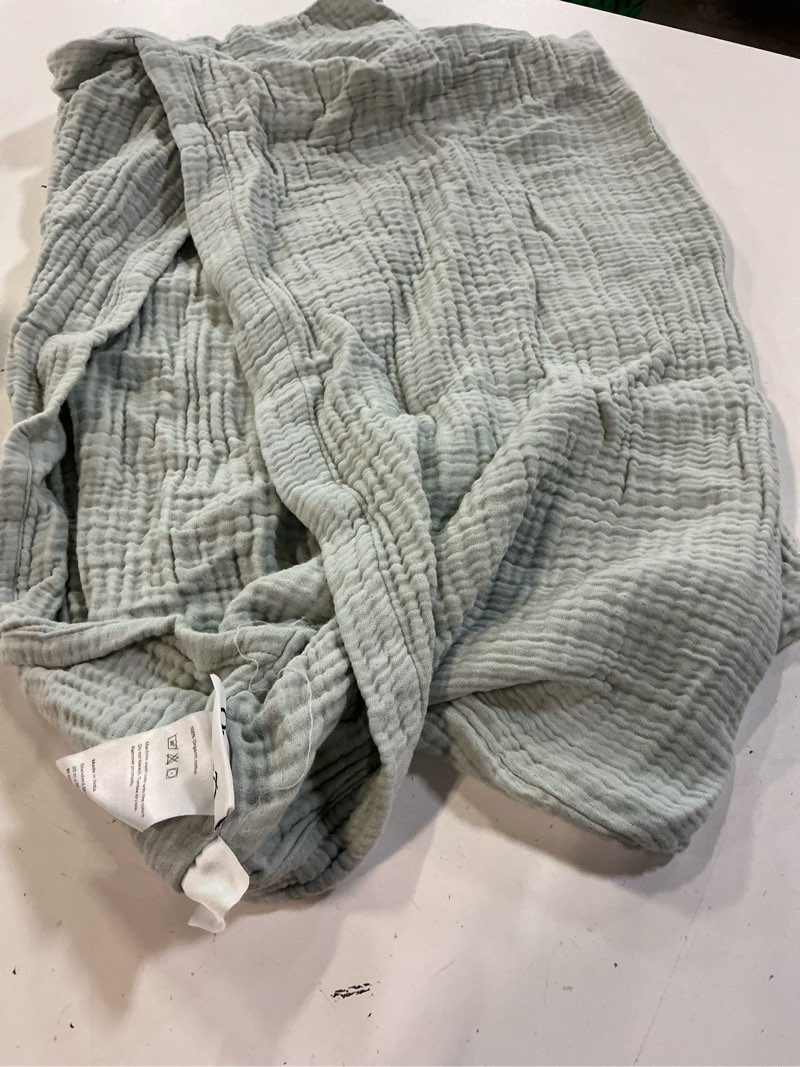 Condition photo showing As Is for (incomplete only sham ))organic cotton gauze dream quilt set, full/queen, mist