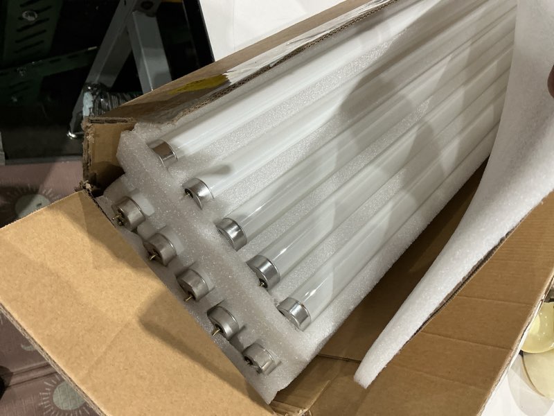 Condition photo showing Good Condition for konideke f32t8/841 32w 48 inch t8 fluorescent tube light bulb, t8 fluorescent bulbs 4 foot, 4ft light bulb, 4100k cool white, 2850 lumens, g13 medium bi-pin base,10 pack 32.0