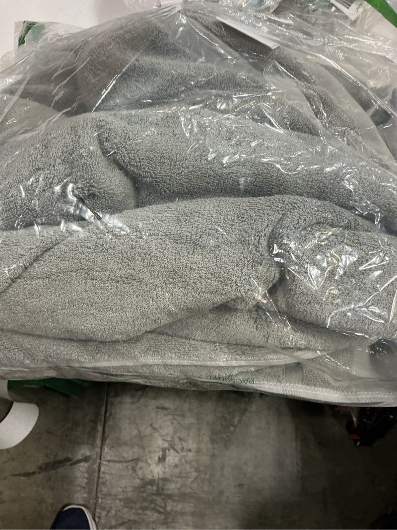 Condition photo showing Good Condition for REDKISS Large Bath Towels Set 2 Piece, 100% Cotton, 31x63 in,Heavyweight 760GSM, Highly Absorbent & Quick Dry, Super Soft Luxury Bath Towel for Bathroom,Hotel Collection - Gray Grey