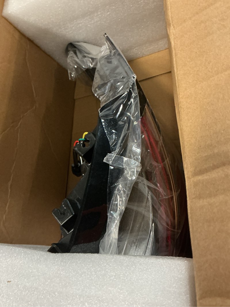 Condition photo showing Good Condition for 8156008071 driver side outer tail light assembly compatible with sienna 2021 2022 rear brake lamp taillight to2804160 (left)