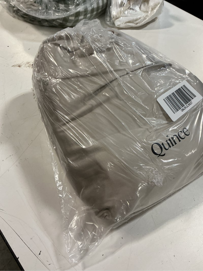 Condition photo showing Good Condition for signature giza cotton sateen sheet set, queen, sand
