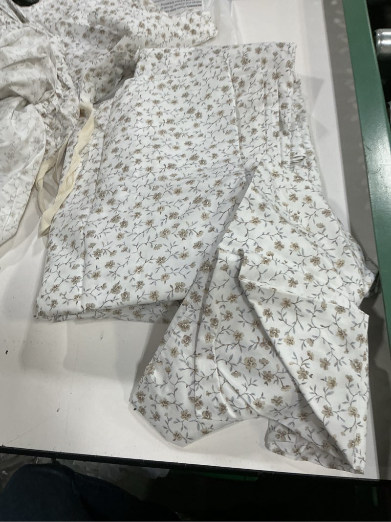 Condition photo showing As Is for qince classic organic percale floral sheet set color green floral size king
