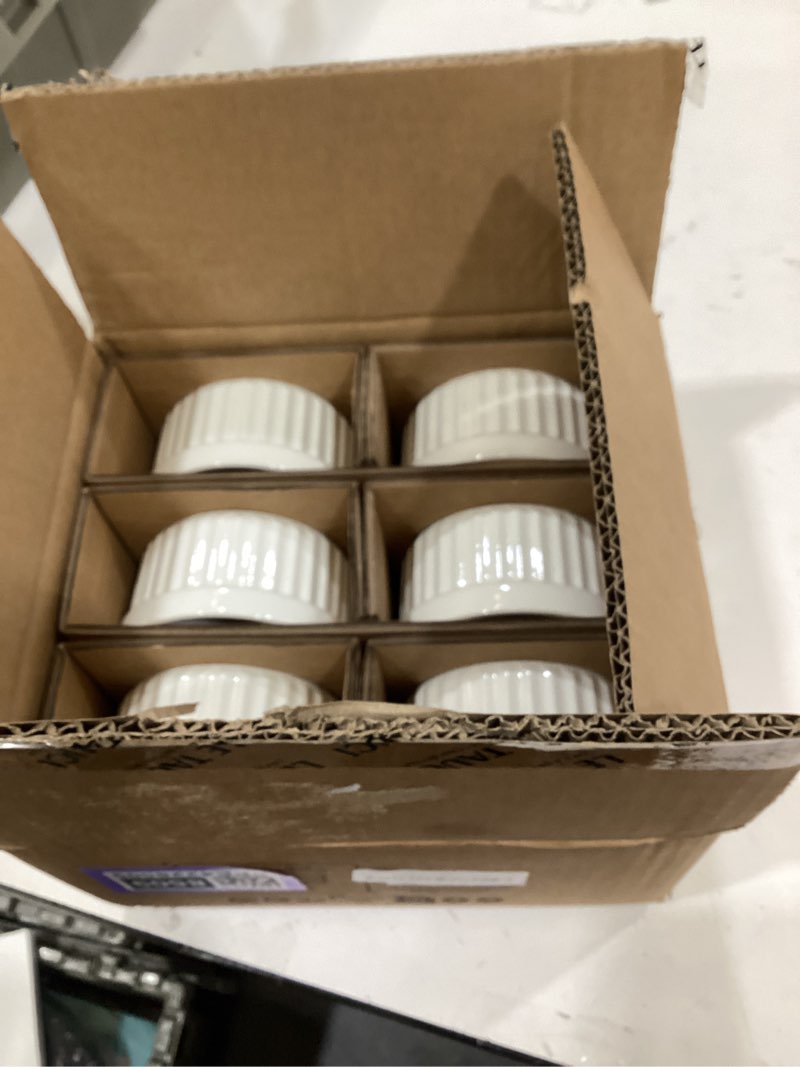 Condition photo showing New/Like New for LE TAUCI Ramekins 6 OZ, Ceramic Souffle Dishes, Oven Safe Custard Cups for Baking, Creme Brulee, Pudding, Dessert, Microwave & Dishwasher Safe, Set of 6, White 6 OZ White