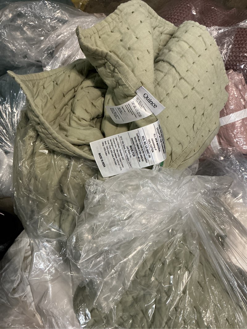 Condition photo showing Good Condition for european linen cotton stitch quilt color: willowleaf size: full/queen