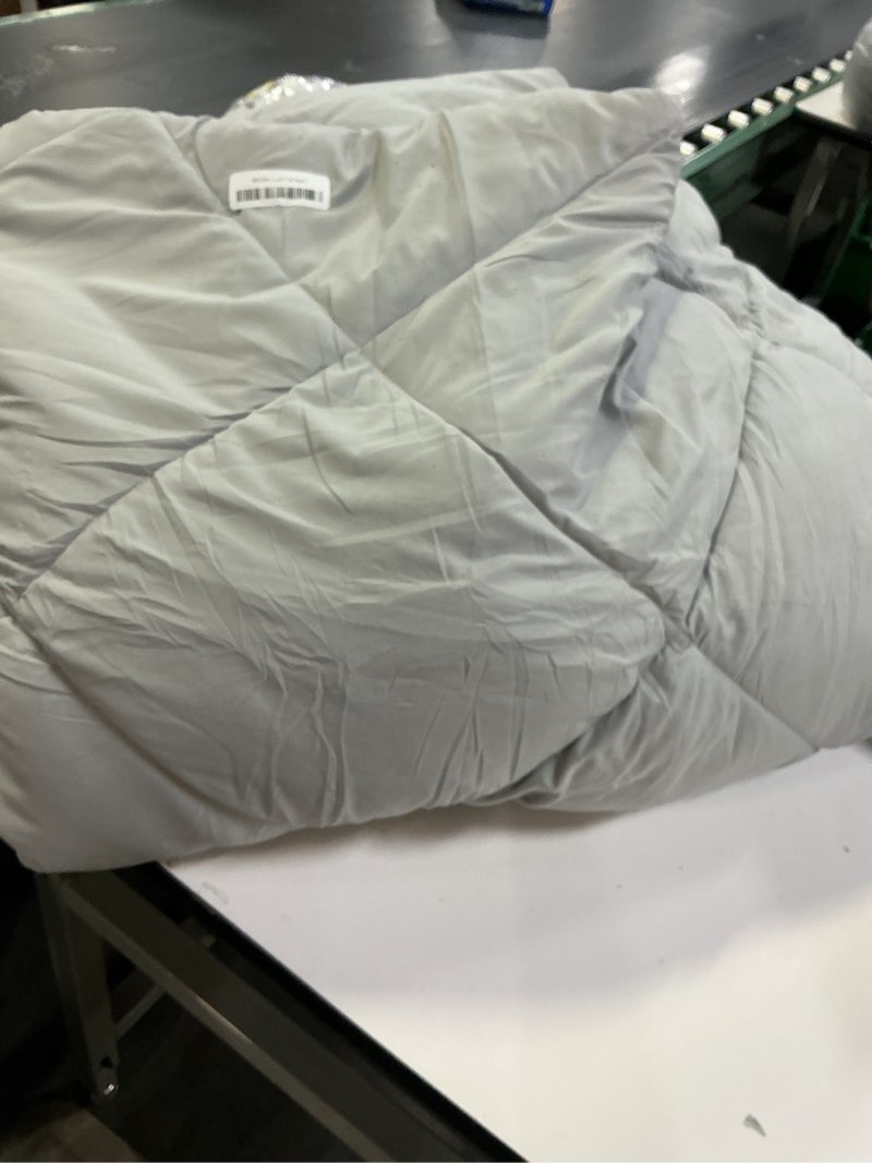 Condition photo showing Good Condition for Bedsure Queen Comforter Set - 7 Pieces Reversible Grey Bedding, GentleSoft™ Queen Size Bed Set Gift for Family, Bed in a Bag with Warm Down Alternative Comforter, Sheets, Pillowcases & Shams Queen 01 - Grey