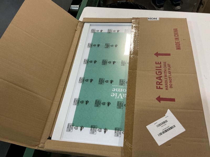 Condition photo showing New/Like New for LaVie Home 18 x 24 Poster Frame White, Display Pictures 16x20 with Mat or 18x24 Without Mat, Stable and Sturdy Picture Frame and Polished Plexiglass, Horizontal and Vertical Format of The Wall?1 Pack? 18x24 White