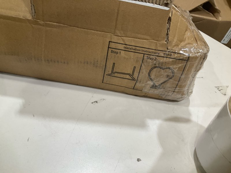 Condition photo showing Good Condition for heart decor