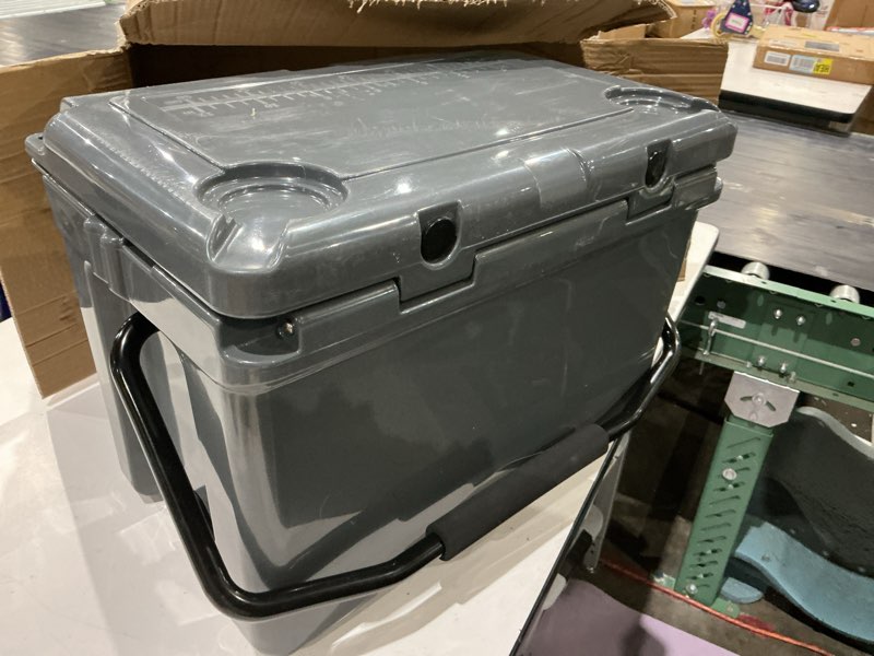 Condition photo showing New/Like New for echosmile 25/30/35/40/60/75 quart rotomolded cooler, built to stand up to the rigors of the journey gray 25 qt