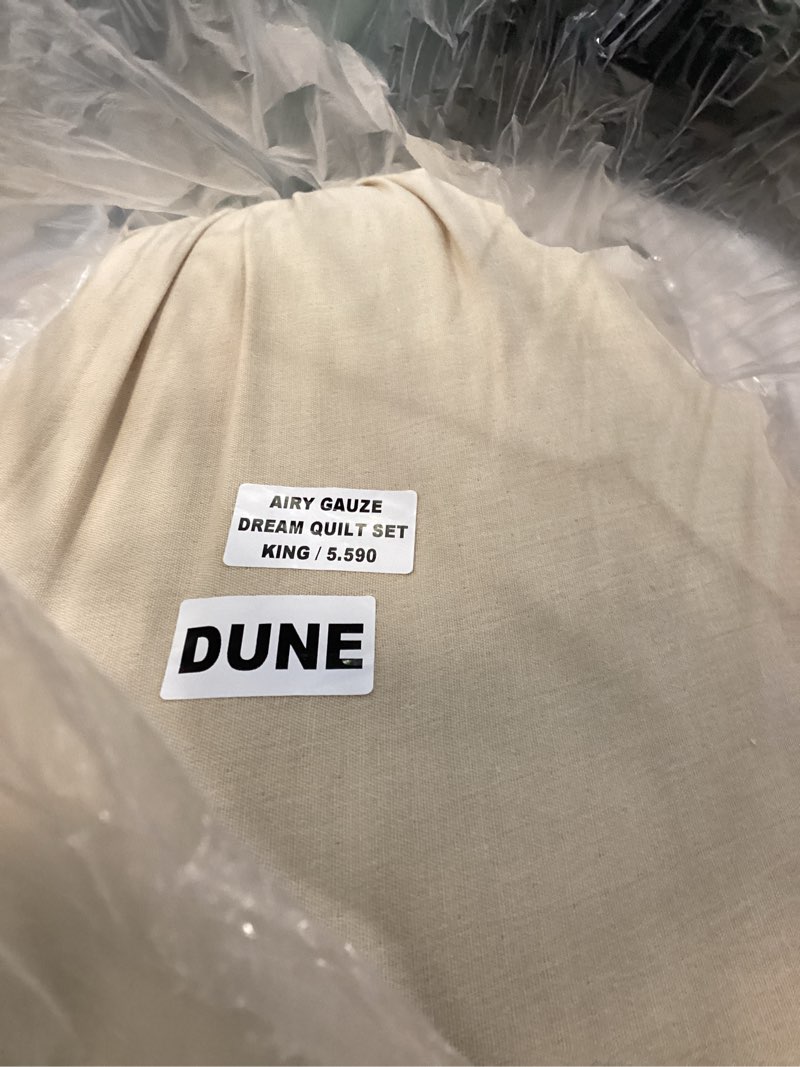 Condition photo showing Good Condition for organic cotton gauze dream quilt set, king/cal king, dune