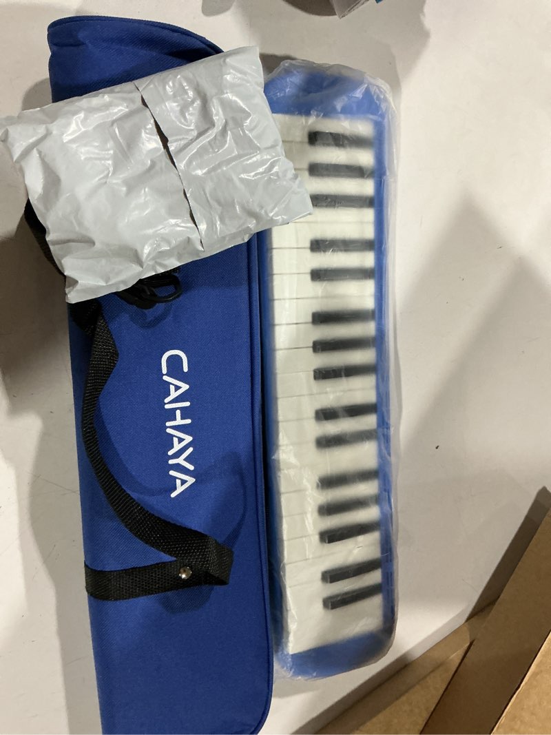 Condition photo showing Good Condition for cahaya melodica 37 keys with carrying bag and 2 with mouthpieces air piano keyboard musical instrument for kids and adults, blue, model cy0049-2 37 keys-blue