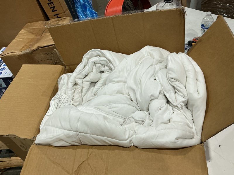 Condition photo showing As Is for comforter duvet insert 88 inx88