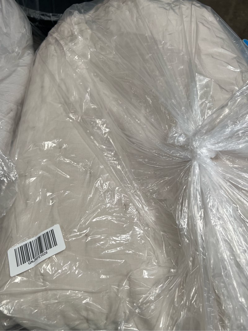 Condition photo showing New/Like New for european linen dream quilt, king/cal king, sand