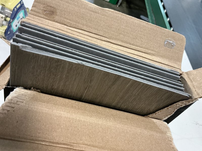Condition photo showing Good Condition for pergo duracraft dresden oak gray wood look 22-mils x 7-1/2-in w x 47-in l waterproof and water resistant interlocking luxury vinyl plank flooring ( 17.32-sq. feet carton )