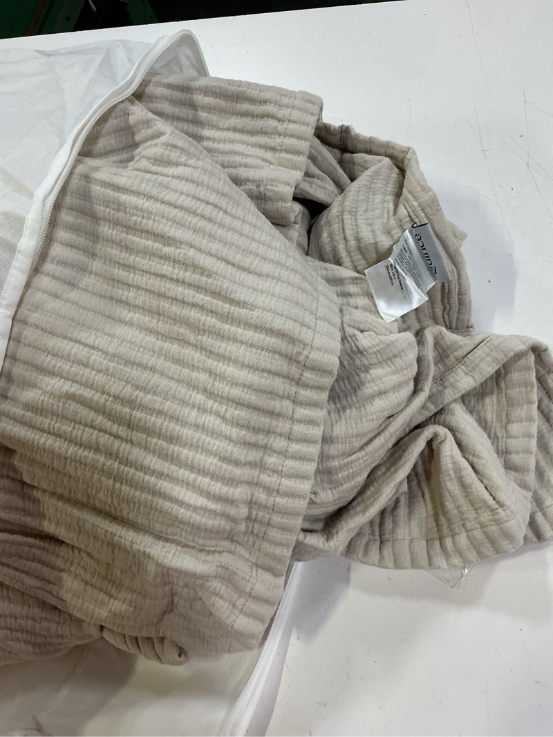 Condition photo showing Good Condition for organic cotton matelasse coverlet, king/cal king, sand