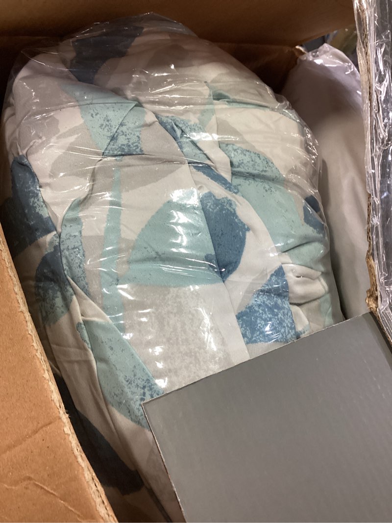 Condition photo showing Good Condition for Madison Park Twin Leisha Reversible Complete Bedding Set - Blue: Microfiber, Hypoallergenic, OEKO-TEX Certified