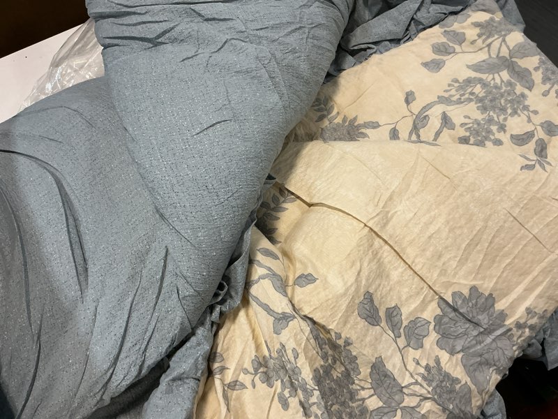 Condition photo showing Good Condition for oli anderson 3 piece floral comforter set, vintage botanical print bedding set, farmhouse lightweight cottagecore bed in a bag with ruffle flowers comforter (blue, queen) blue queen (3 pieces)