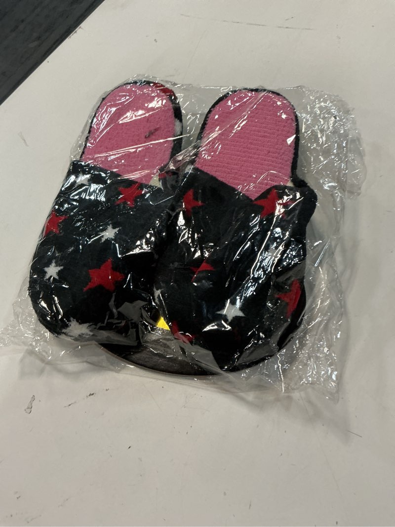 Condition photo showing New/Like New for ctm girl s night star slip on slippers