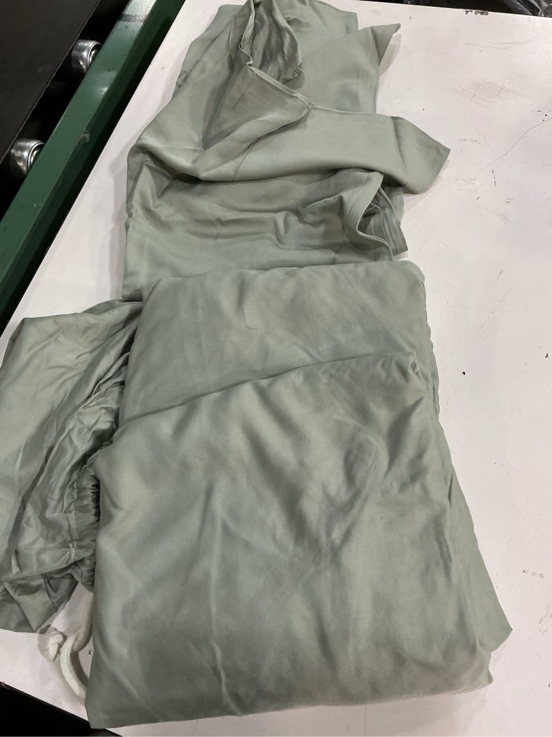 Condition photo showing Good Condition for quince bamboo fitted sheet set of 3 pieces, color eucalyptus, queen