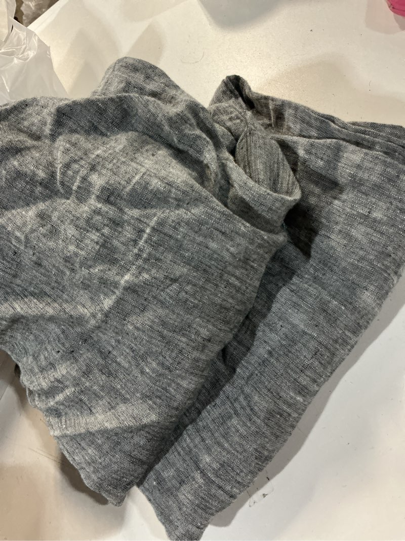 Condition photo showing Good Condition for european linen chambray fitted sheet set
