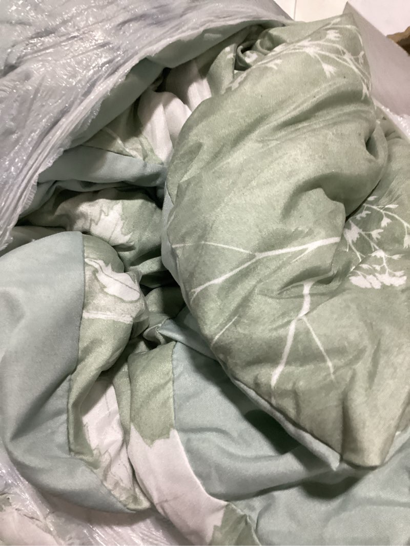 Condition photo showing Good Condition for bedsure queen comforter set - 7 pieces floral sage green gentlesoft™ bedding sets, queen bed in a bag with botanical flowers winter comforter, sheets, pillowcases & shams 01 - sage green floral queen