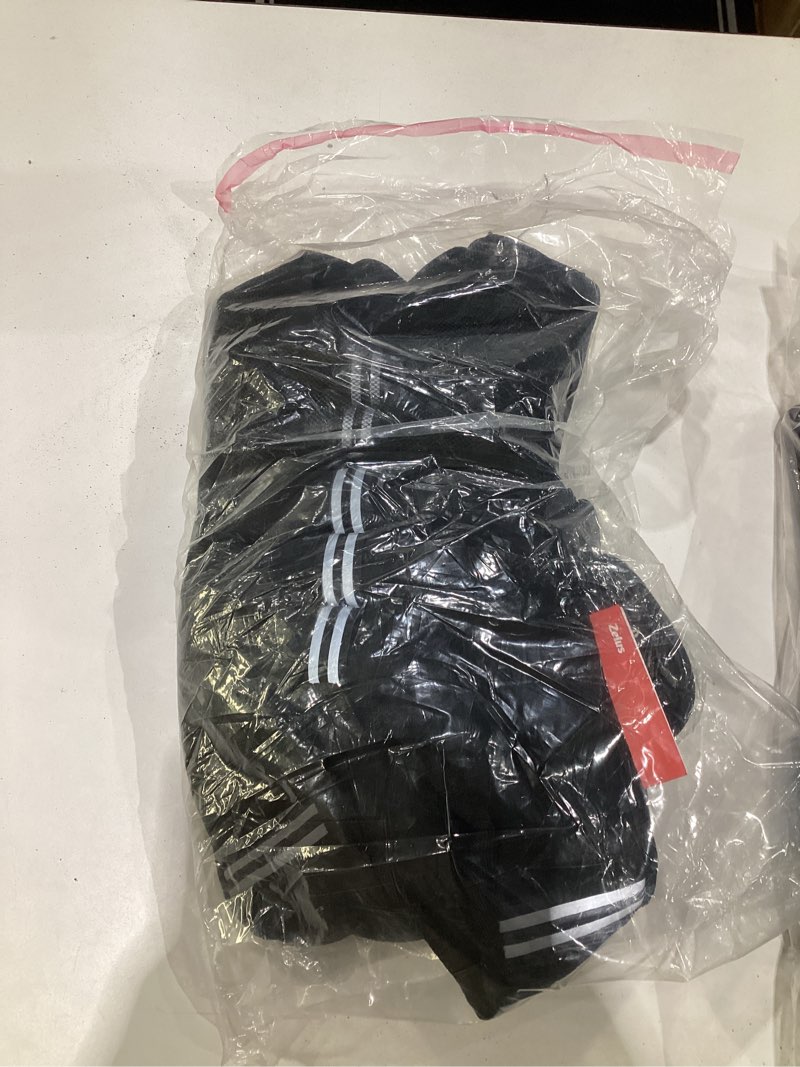 Condition photo showing New/Like New for ZELUS Weighted Vest, 6lb/8lb/12lb/16lb/20lb/25lb/30lb Weight Vest with Reflective Stripe for Workout, Strength Training, Running, Fitness, Muscle Building, Weight Loss, Weightlifting 20 lb Black