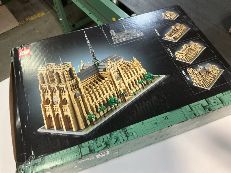 Condition photo showing Good Condition for lego architecture notre-dame de paris replica, architectural model kit, collectible building set for adults, build and display souvenir, gift idea for lovers of history, travel and art, 21061