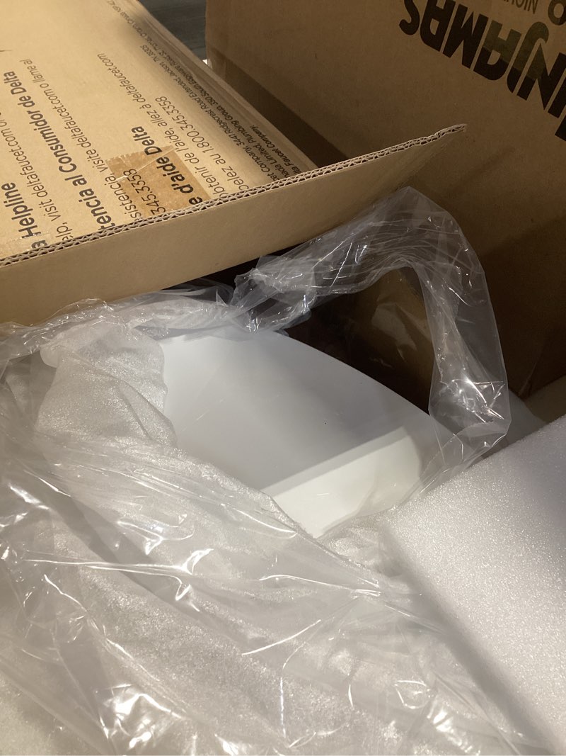 Condition photo showing Good Condition for Delta 833004 Elongated Soft Close Bidet Seat with Manual Control Self-Cleaning Wand - White Transitional